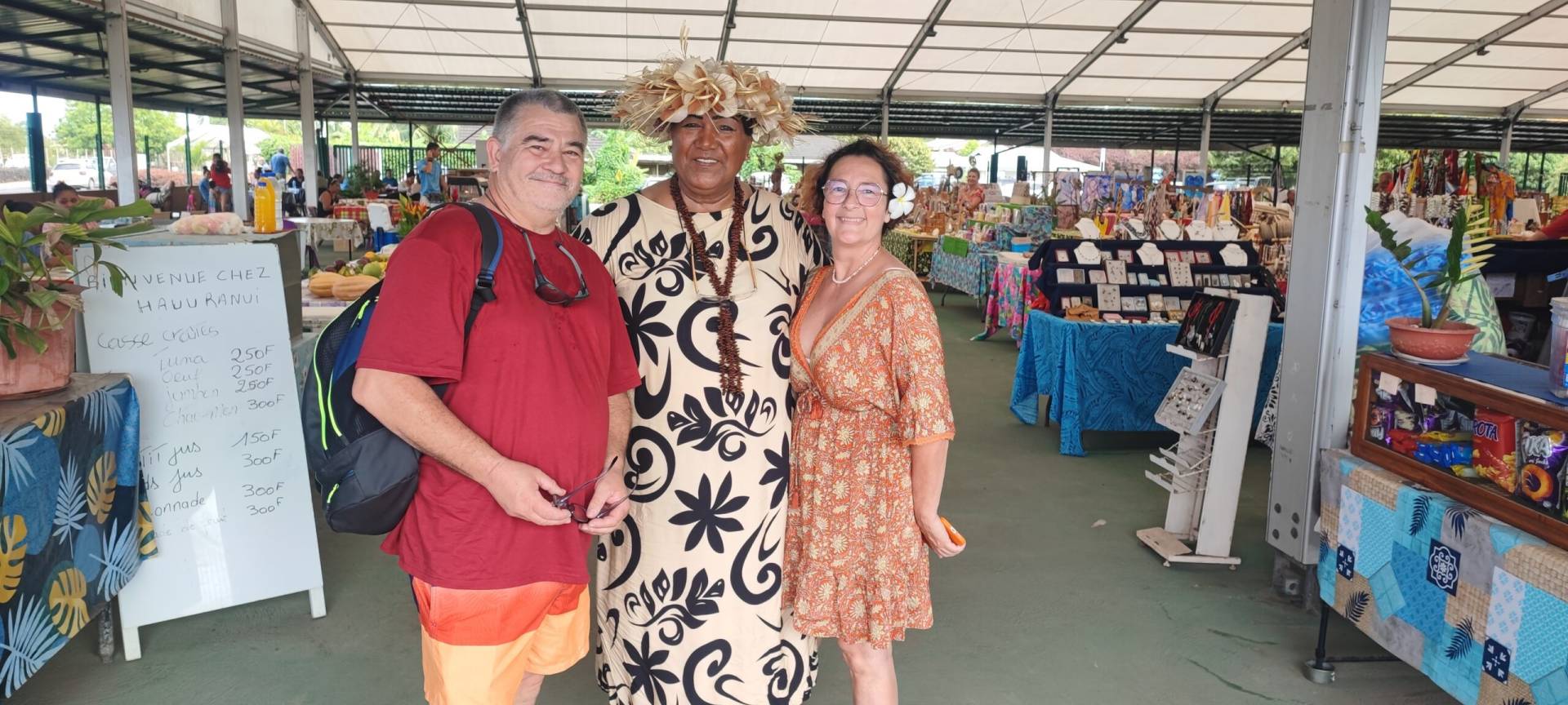 Céline et Dominique sur le marché de Papara pendant leur fabuleux TiTi's Tahiti Tour