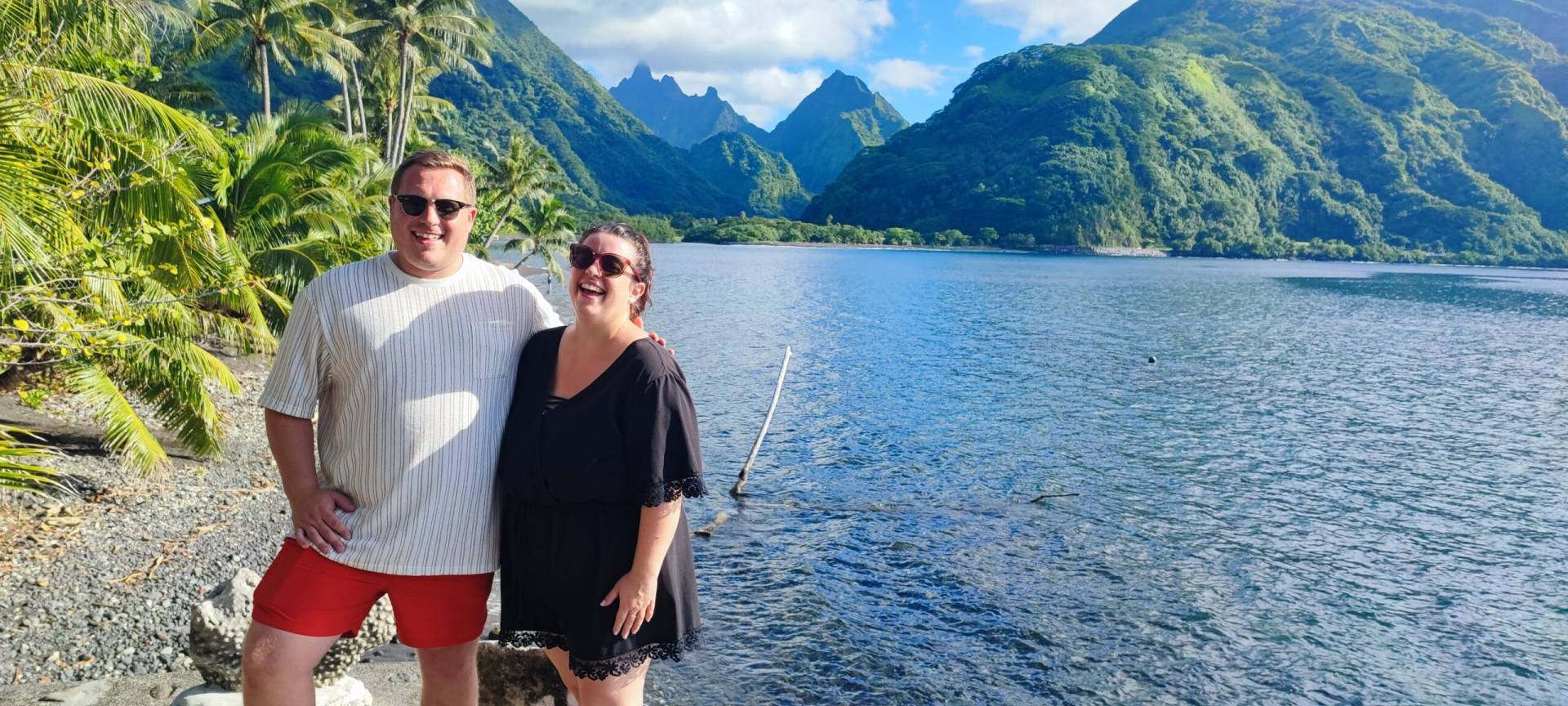 Cathy et Kevin à Tautira pendant leur fabuleux TiTi's Tahiti Tour