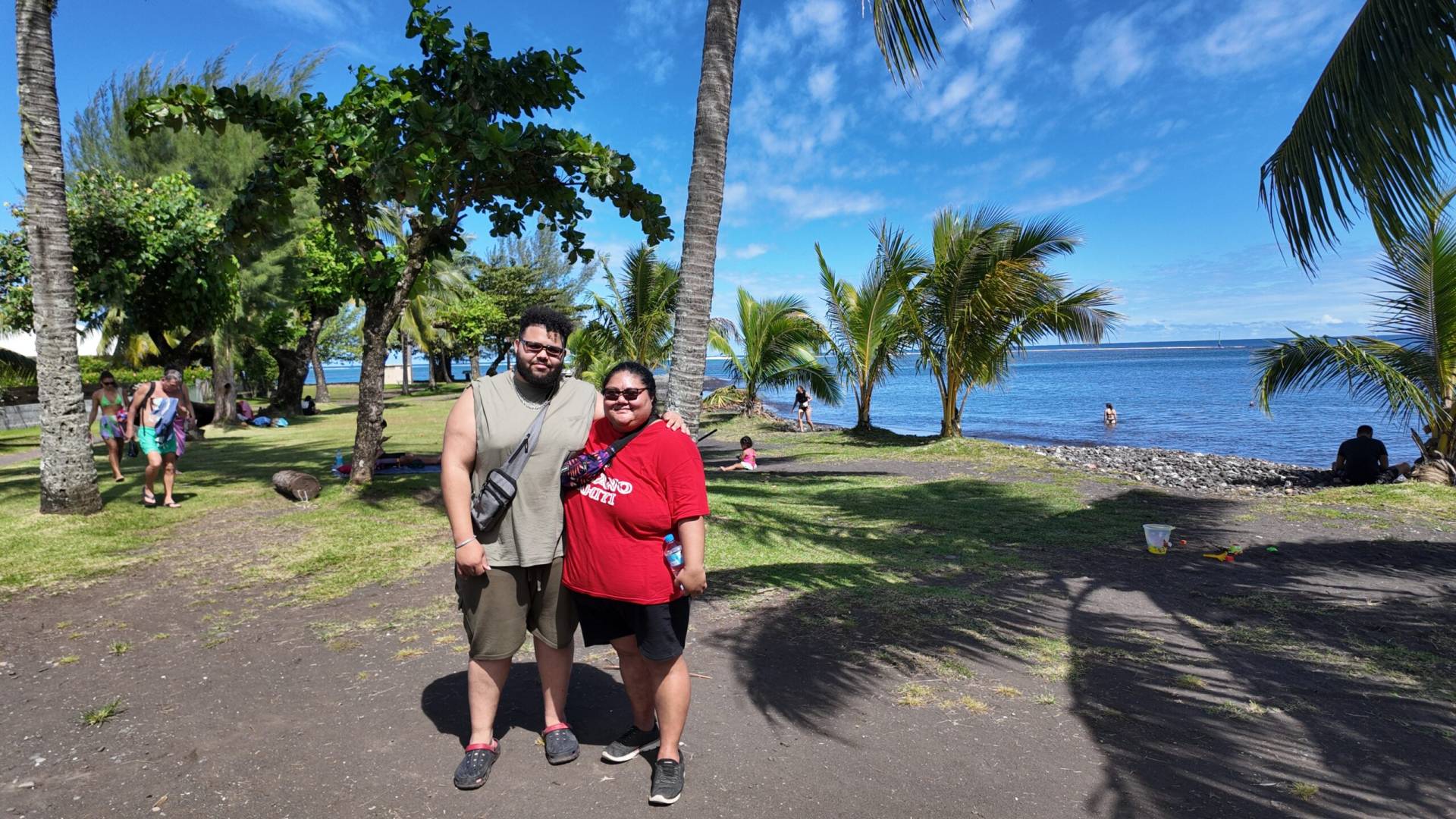 Olivia et André à Teahupoo lors de leur TiTi's Tahiti Tour