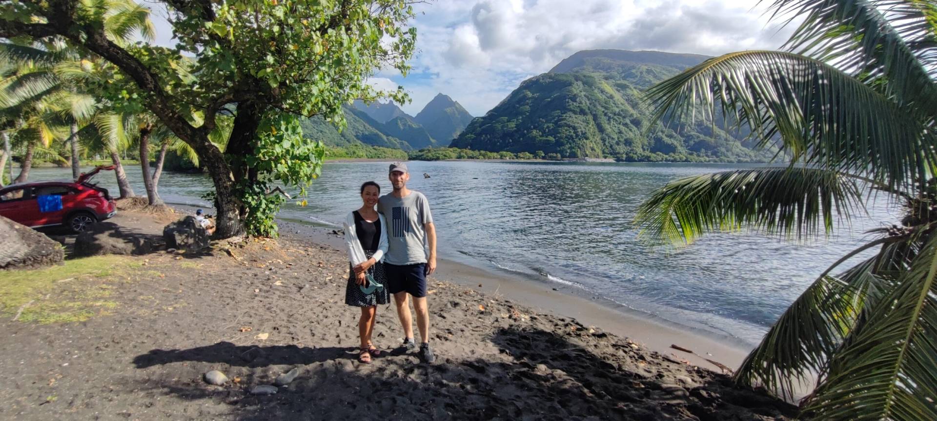 Wei et Mikaël à Tautira pendant leur fabuleux TiTi's Tahiti Tour