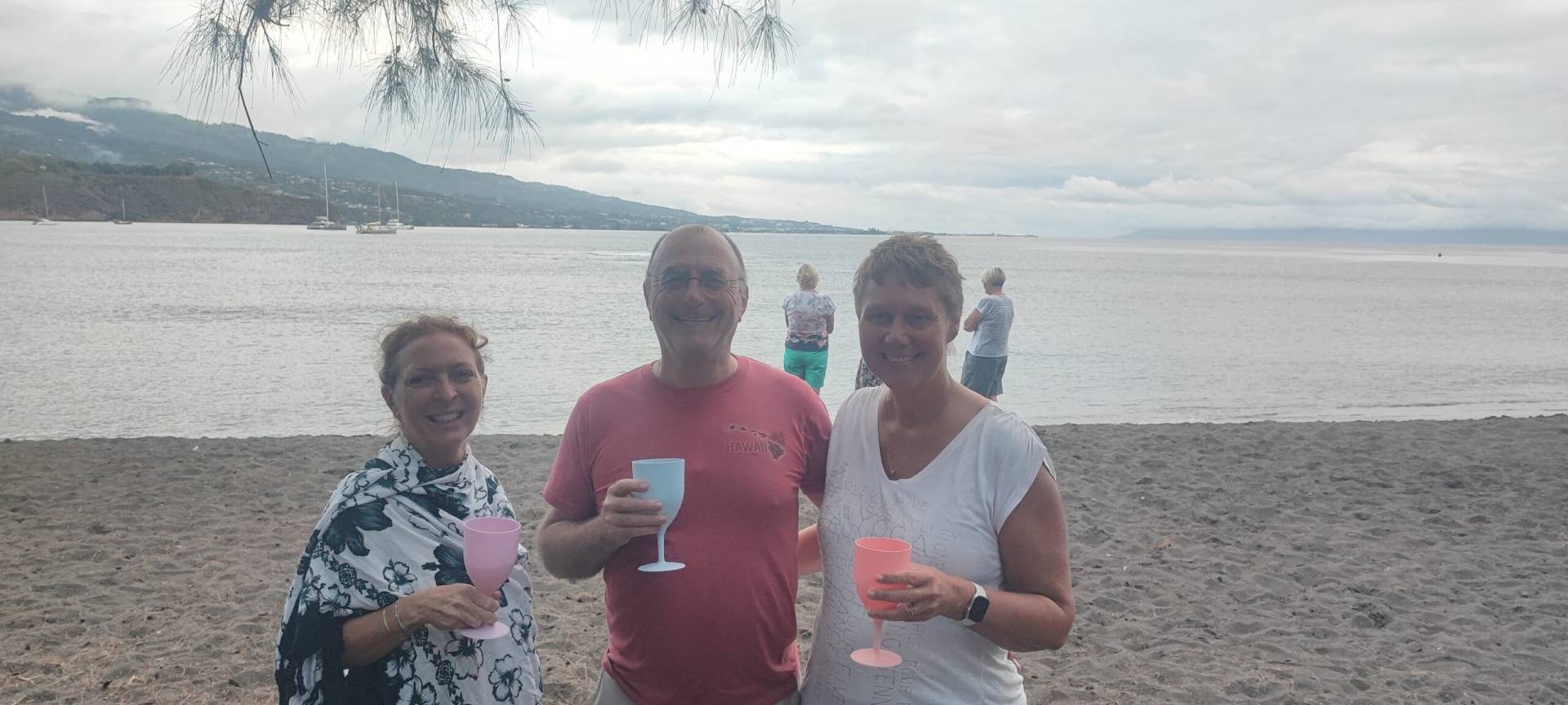 Valérie, Natacha et Didier à la Pointe Venus à la fin de leur fabuleux TiTi's Tahiti Tour
