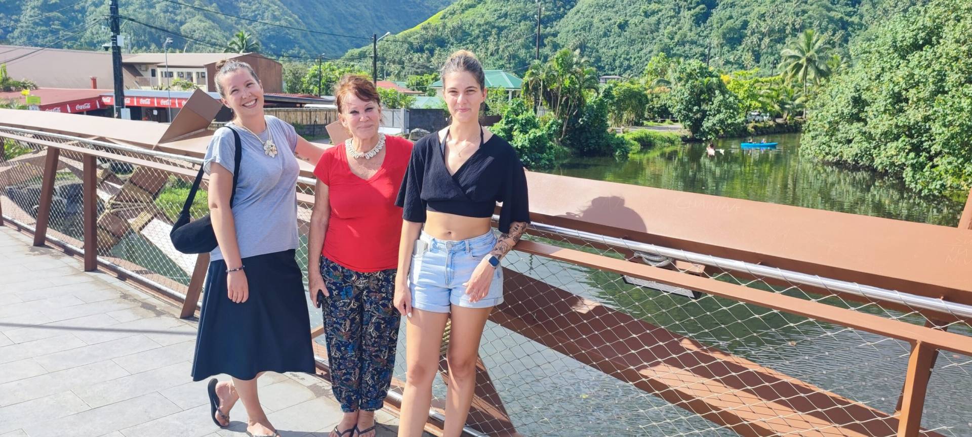 Adeline, Chantal et Charline pendant leur fabuleux TiTi's Tahiti Tour