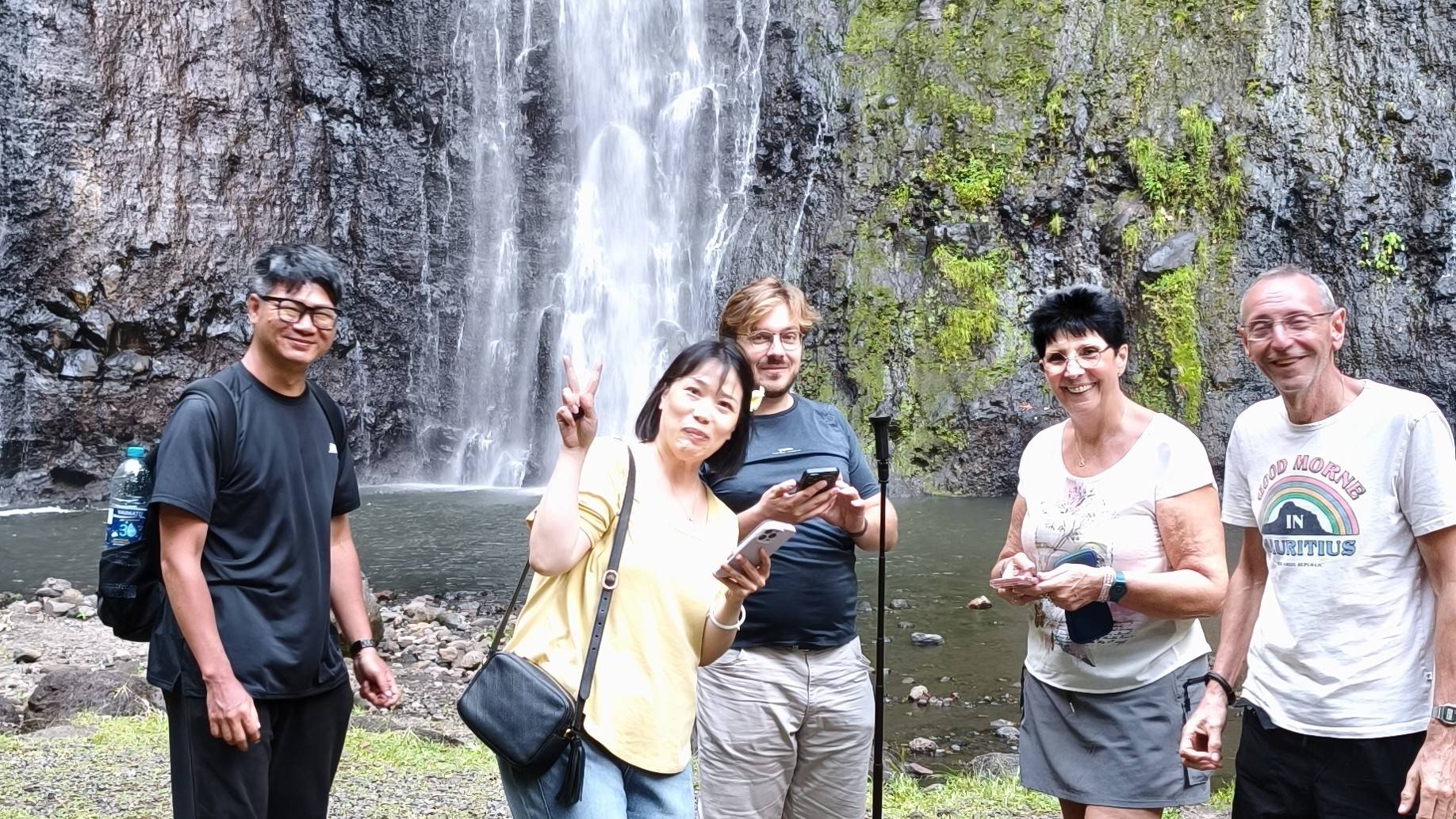 Chan, Happy Ho, Quentin,Francine et Jacky dans la vallée de Faarumai pendant leur fabuleux TiTi's Tahiti Tour