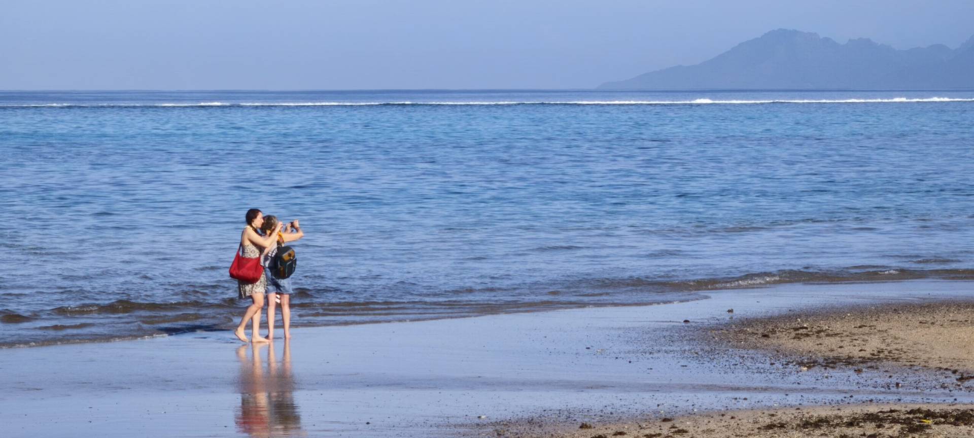 Aurélie et sa maman Roberte au PK18 pendant leur fabuleux TiTi's Tahiti Tour